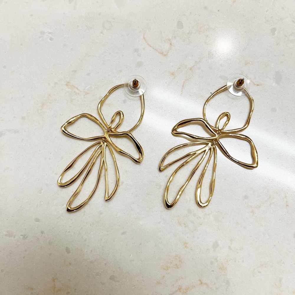 Mignonne Gavigan Gold Wire Floral Drop Earrings - Picture 2 of 2